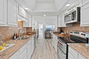 Réfrigérateur, four, plaque de cuisson, lave-vaisselle