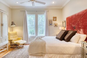 4 habitaciones, escritorio y tabla de planchar con plancha 