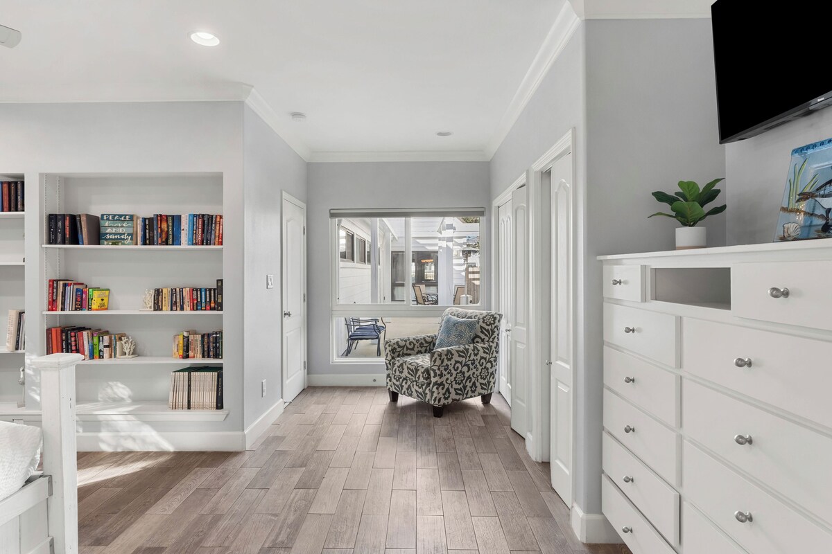 Photo 23 of Pelican Retreat by AvantStay | 5 MINS TO BEACH | Pet Friendly w/ Pool & BBQ!