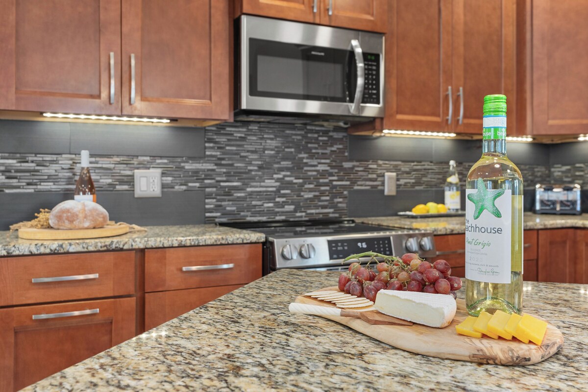 Photo 17 of Pelican Retreat by AvantStay | 5 MINS TO BEACH | Pet Friendly w/ Pool & BBQ!