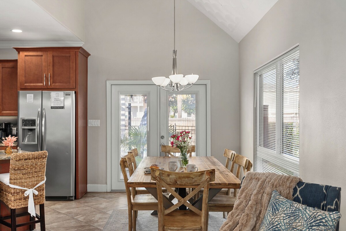 Photo 12 of Pelican Retreat by AvantStay | 5 MINS TO BEACH | Pet Friendly w/ Pool & BBQ!