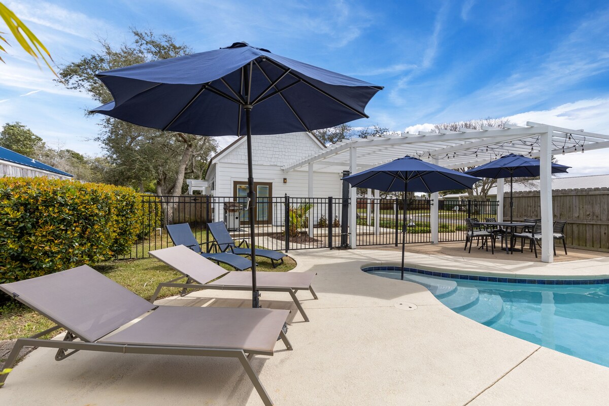 Photo 37 of Pelican Retreat by AvantStay | 5 MINS TO BEACH | Pet Friendly w/ Pool & BBQ!