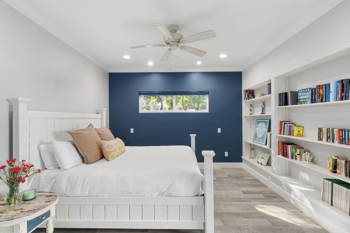 Photo 20 of Pelican Retreat by AvantStay | 5 MINS TO BEACH | Pet Friendly w/ Pool & BBQ!