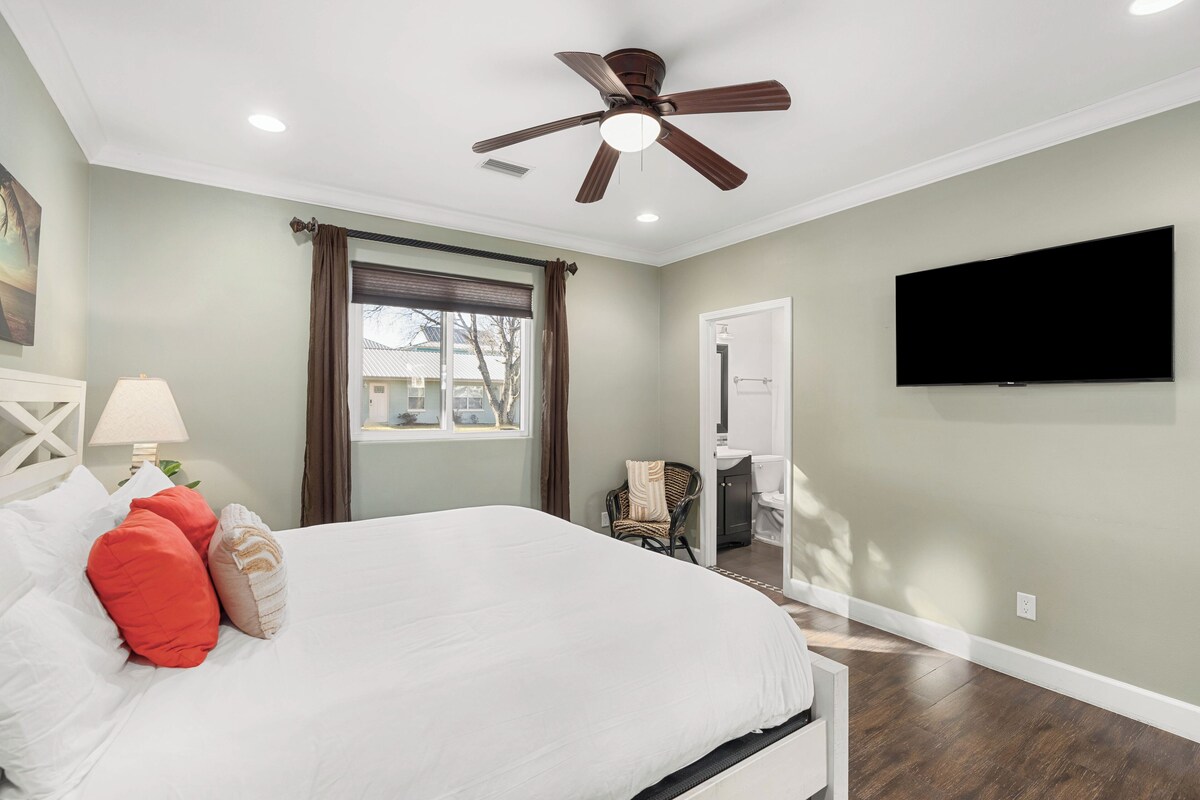 Photo 29 of Pelican Retreat by AvantStay | 5 MINS TO BEACH | Pet Friendly w/ Pool & BBQ!