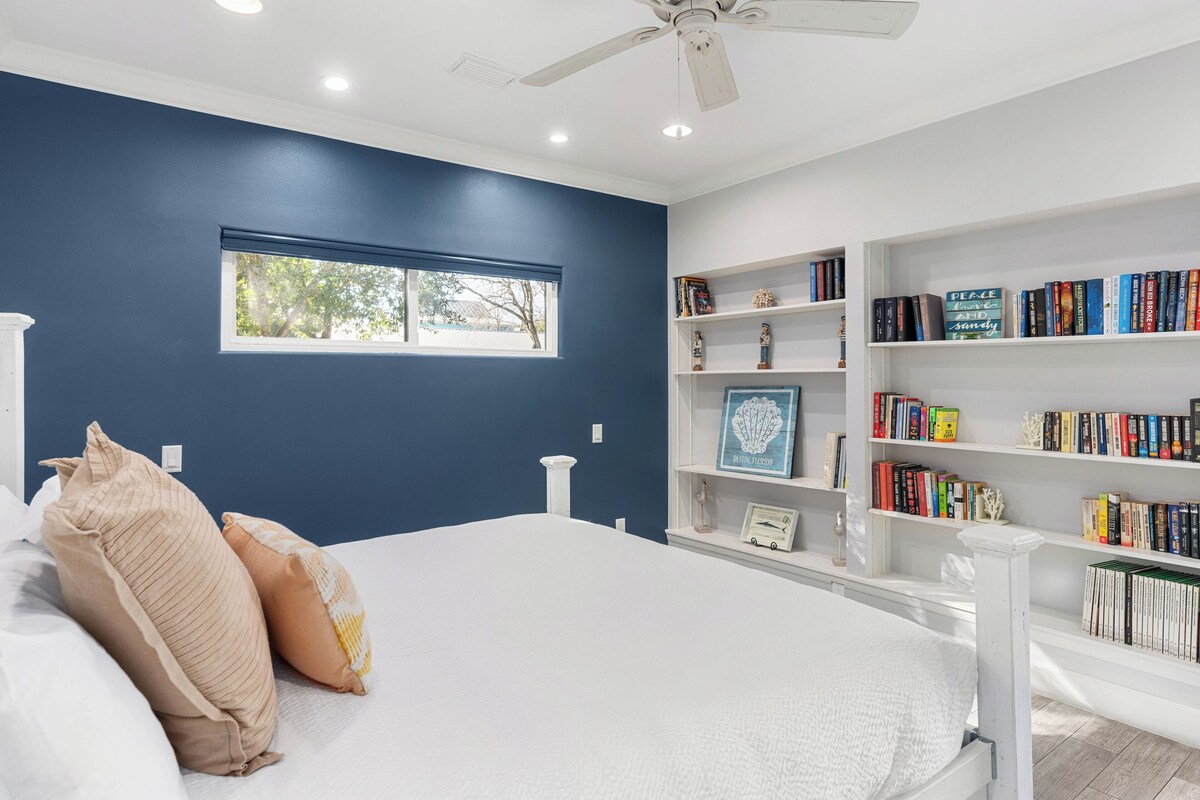 Photo 21 of Pelican Retreat by AvantStay | 5 MINS TO BEACH | Pet Friendly w/ Pool & BBQ!