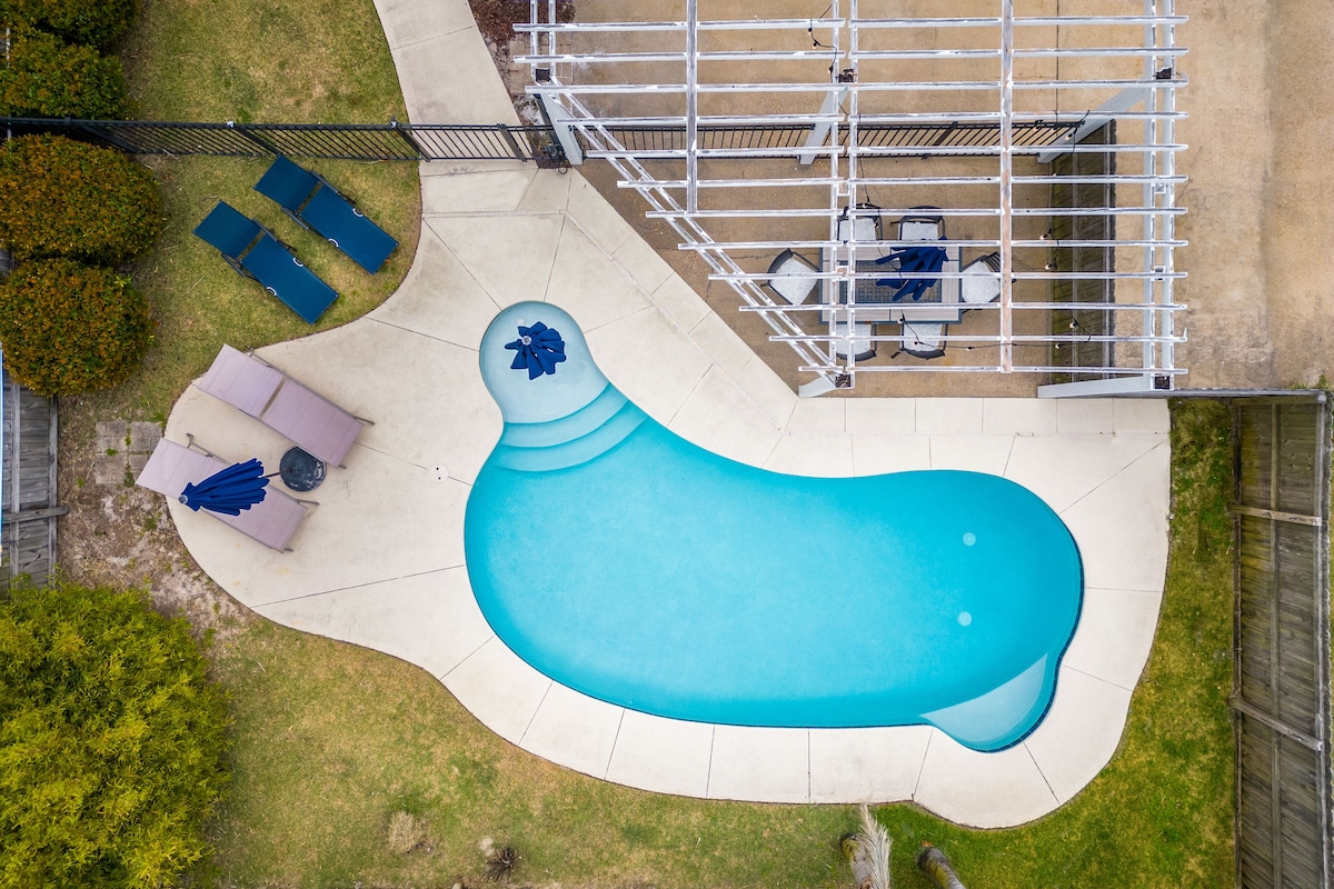 Photo 43 of Pelican Retreat by AvantStay | 5 MINS TO BEACH | Pet Friendly w/ Pool & BBQ!