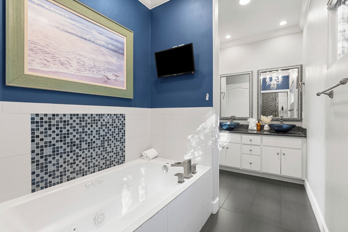 Photo 25 of Pelican Retreat by AvantStay | 5 MINS TO BEACH | Pet Friendly w/ Pool & BBQ!