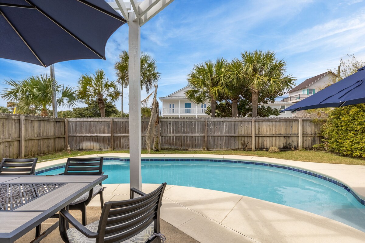 Photo 39 of Pelican Retreat by AvantStay | 5 MINS TO BEACH | Pet Friendly w/ Pool & BBQ!