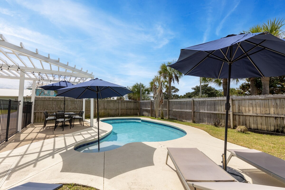 Photo 36 of Pelican Retreat by AvantStay | 5 MINS TO BEACH | Pet Friendly w/ Pool & BBQ!