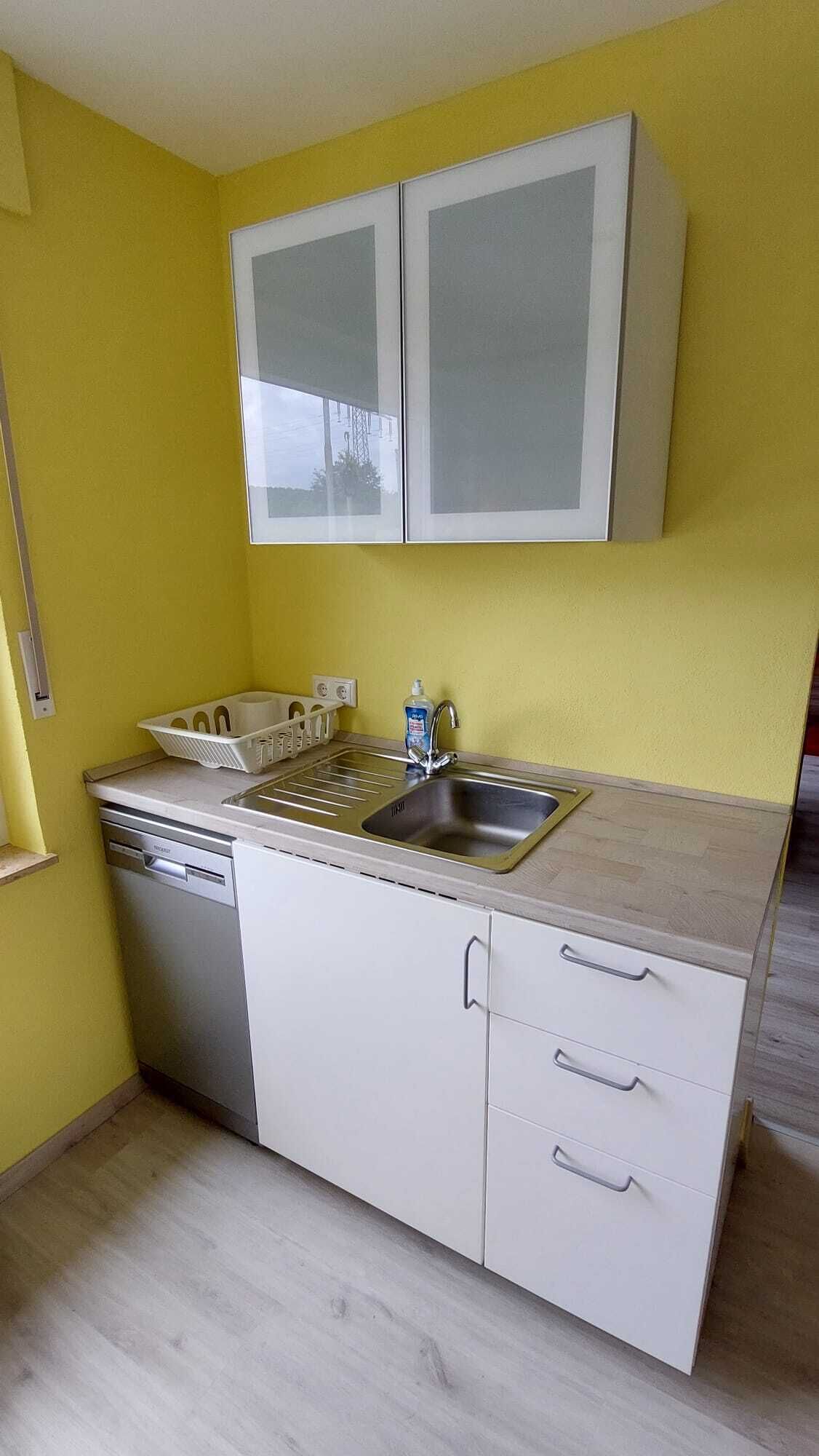 Kylskåp, ugn, spishäll och diskmaskin