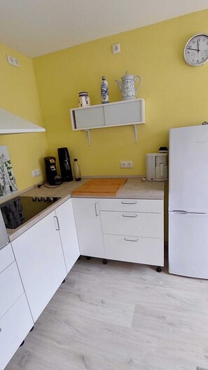 Refrigerador, horno, parrilla de estufa y lavavajillas 