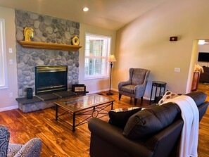 House, Multiple Beds, Hot Tub, Mountain View | Living room | 40-inch TV with cable channels, fireplace - Lone Donkey Ranch (Coalville)