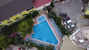 Indoor pool, seasonal outdoor pool, pool umbrellas, pool loungers - Ulugut Termal (Denizli)