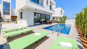 Private pool - By The Beach - Sunstone Seaview Villa (Paralimni)