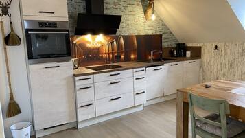 Kühlschrank, Ofen, Herdplatte, Geschirrspüler