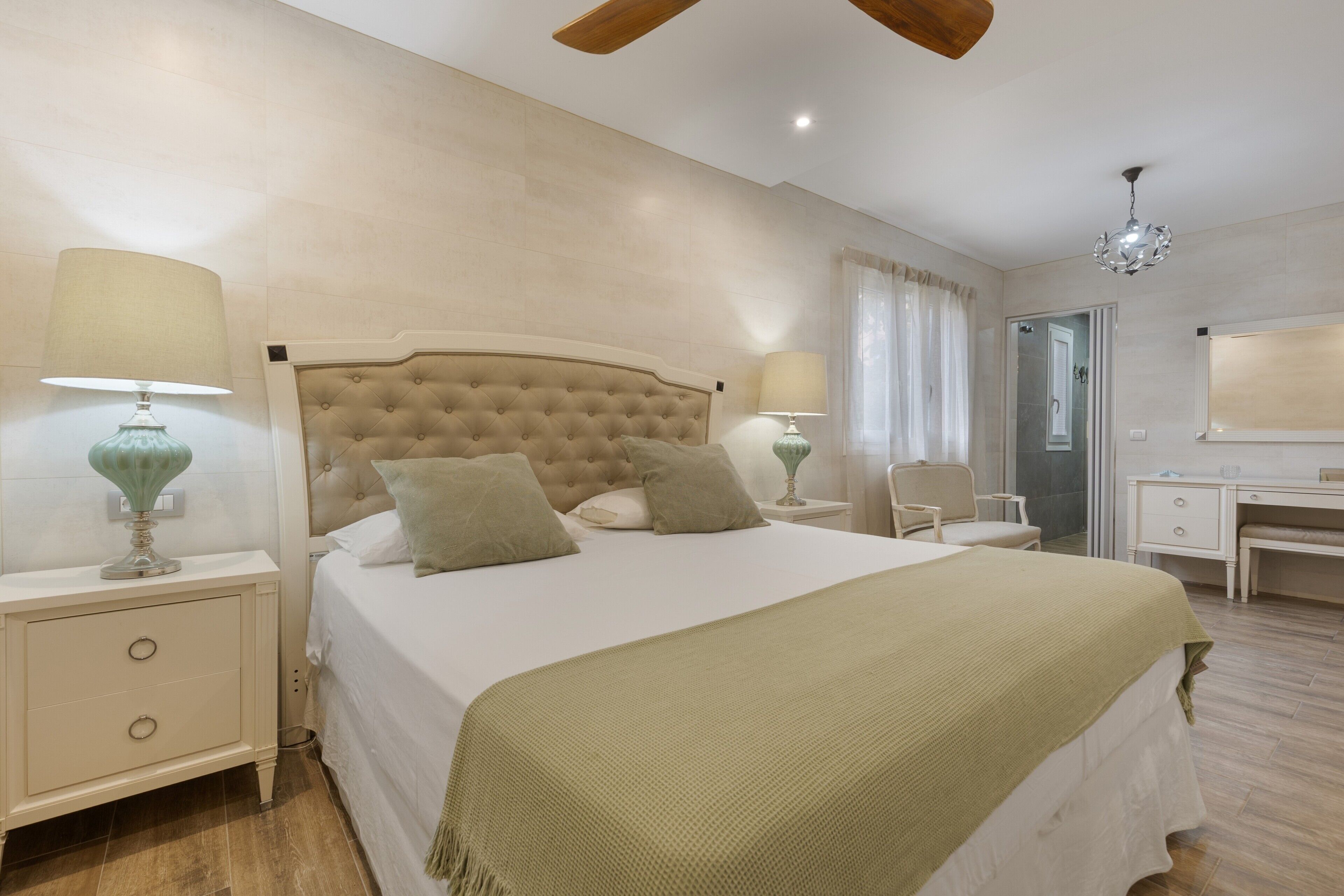 4 chambres, fer et planche à repasser, Wi-Fi gratuit, draps fournis