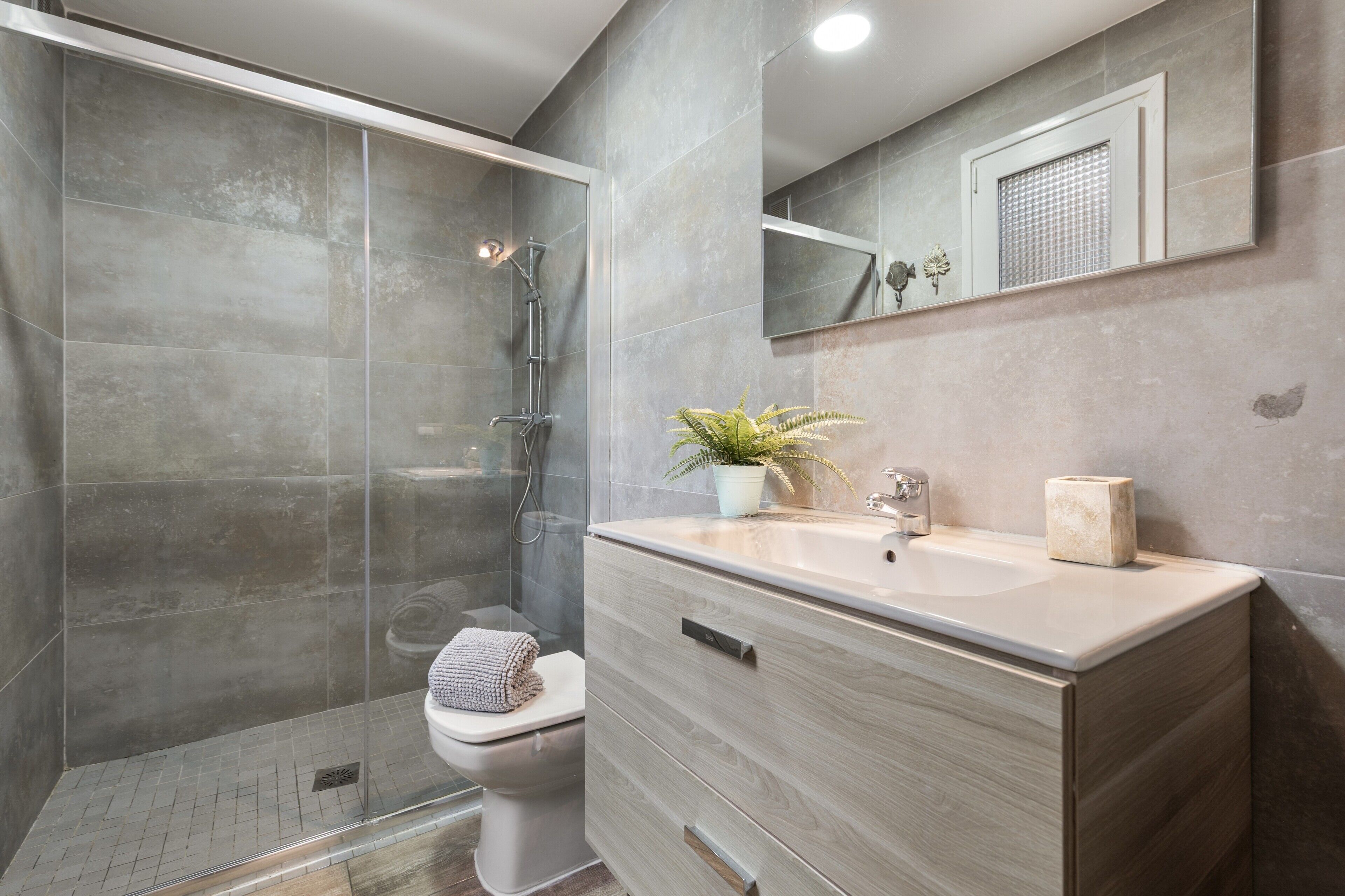 Bathtub, hair dryer, towels