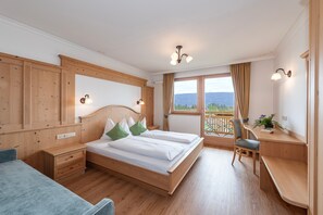 1 bedroom, free WiFi, bed sheets - 'Residence Diana Apartment 202' with Mountain View, Balcony & Wi-Fi (Terenten)