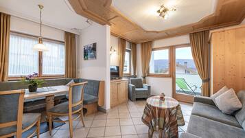 Fernseher, Tischtennisplatte