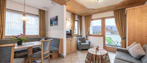 Télévision, table de tennis de table