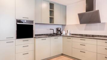 Réfrigérateur, plaque de cuisson, lave-vaisselle, cafetiÚre/bouilloire