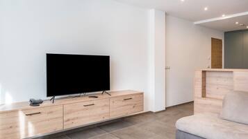 Fernseher, Tischtennisplatte
