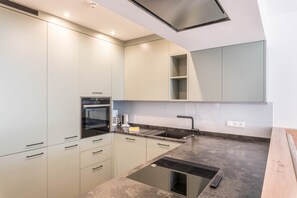 Kühlschrank, Herdplatte, Geschirrspüler