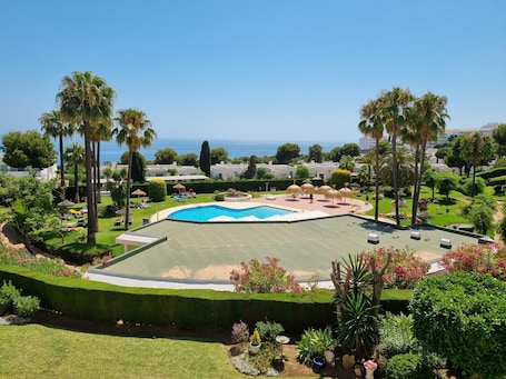 Pool. Holiday Apartment 'In Miraflores' with Sea View, Pool, Tennis Court & Wi-Fi