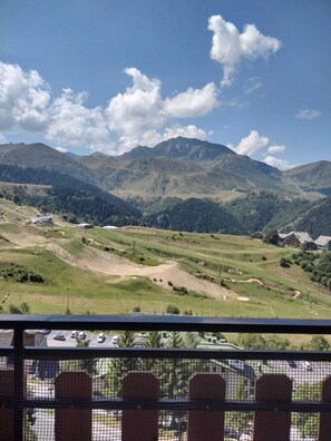 Property grounds - Holiday Apartment 'Bilocale 200mt Dagli Impianti' near Slopes with Private Balcony (Prato nevoso)