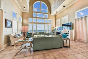 Télévision, baby-foot