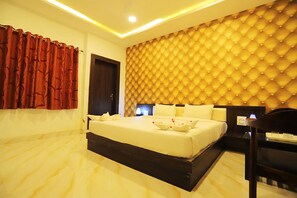 مكتب وواي فاي مجانًا وملاءات أسرّة