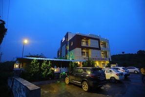 Free self parking - Raha Hotel (Udaipur)