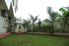 Garden - Raha Hotel (Udaipur)