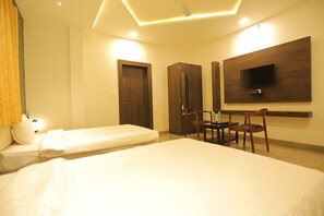 Deluxe Twin Room | Desk, free WiFi, bed sheets - Raha Hotel (Udaipur)