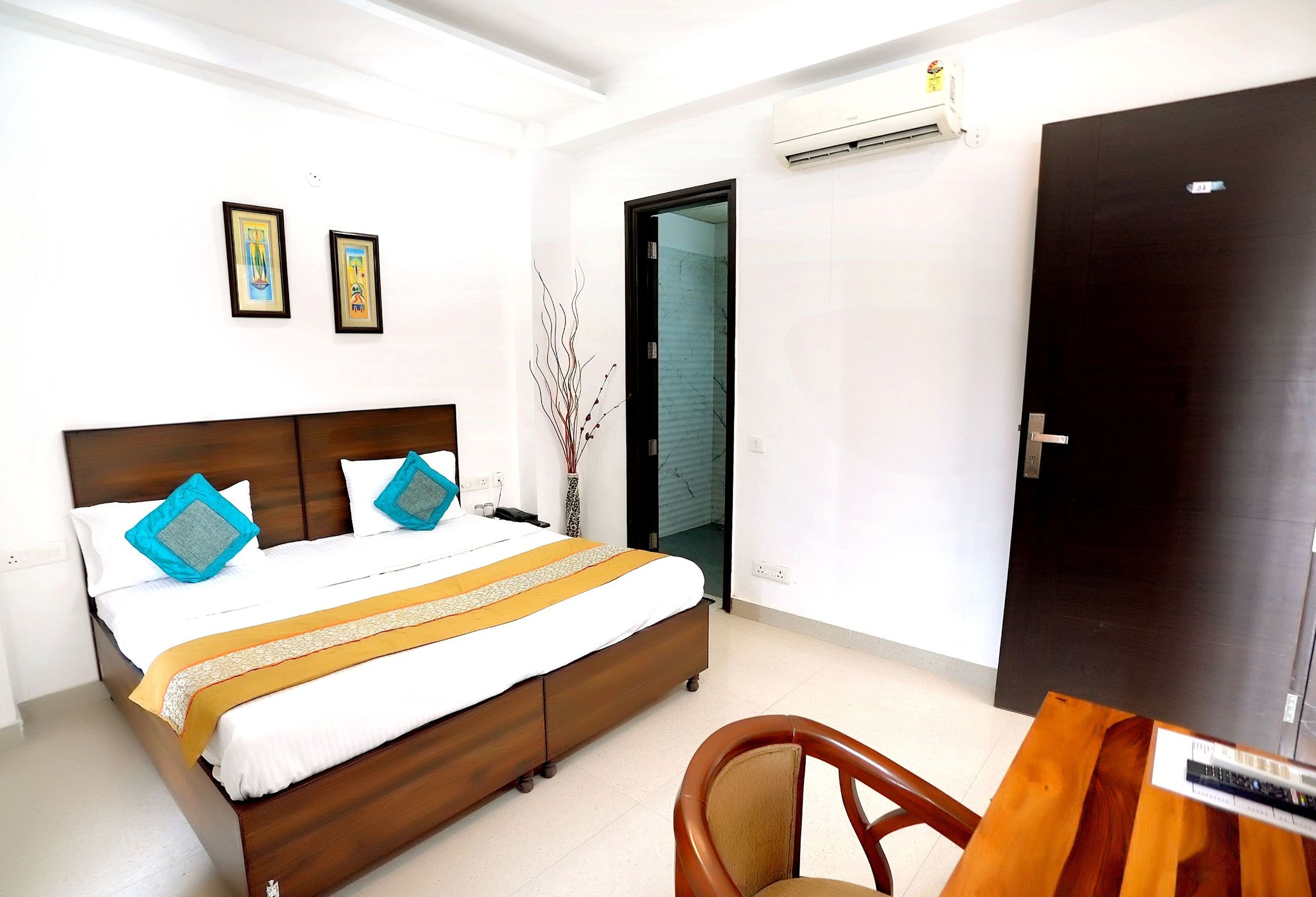 Free WiFi, bed sheets