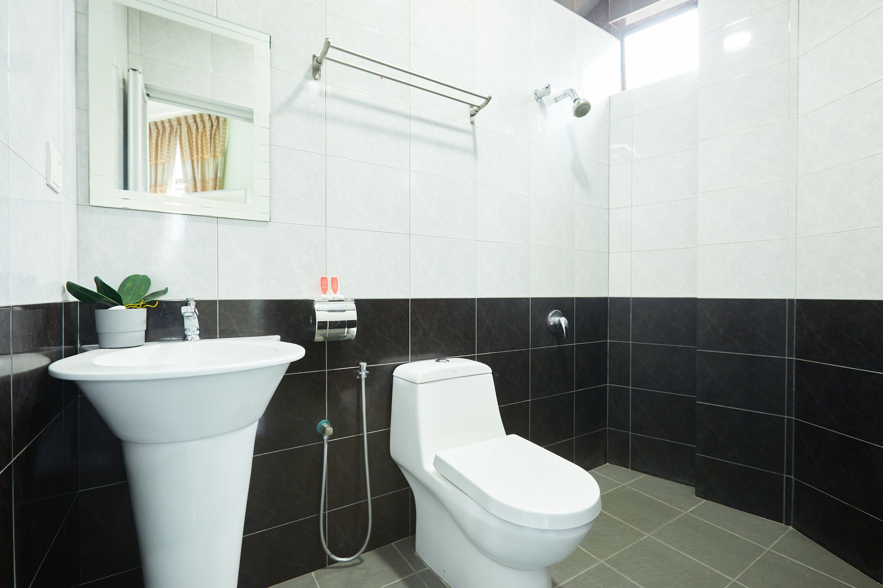 SUITE FAMILY | Bathroom | Free toiletries, hair dryer, towels