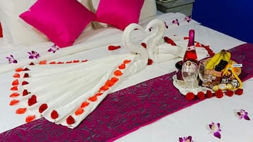 Desk, free WiFi, bed sheets