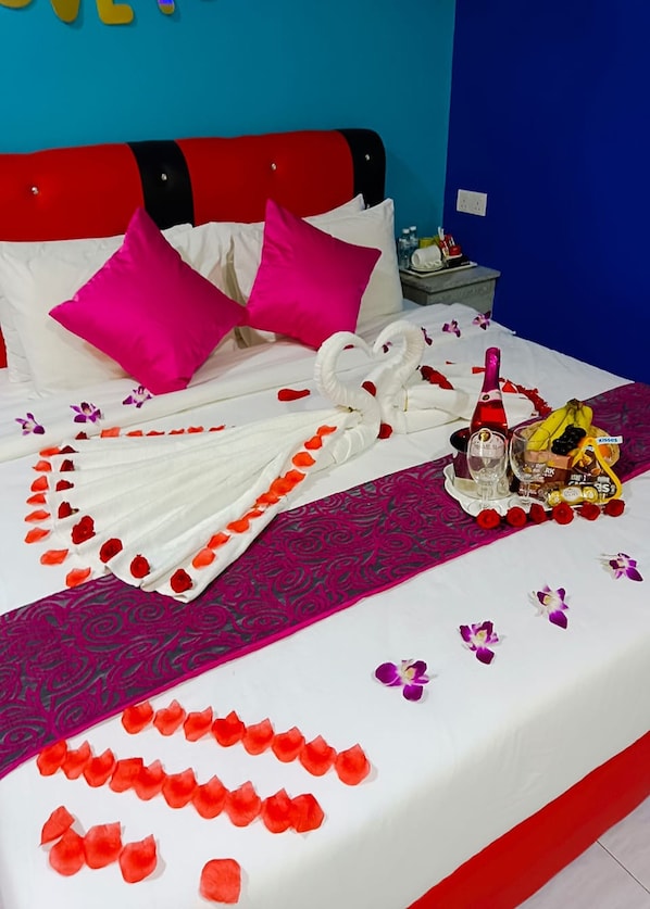 SY DELUXE SUITE | Desk, free WiFi, bed sheets