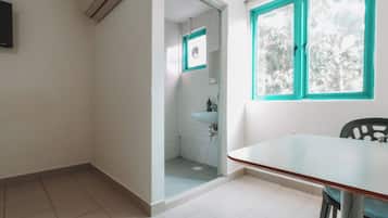 Caja de seguridad en la habitación, wifi gratis y ropa de cama