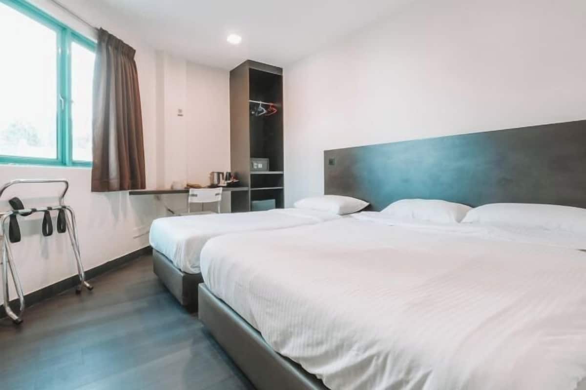 1 bedroom, in-room safe, desk, laptop workspace
