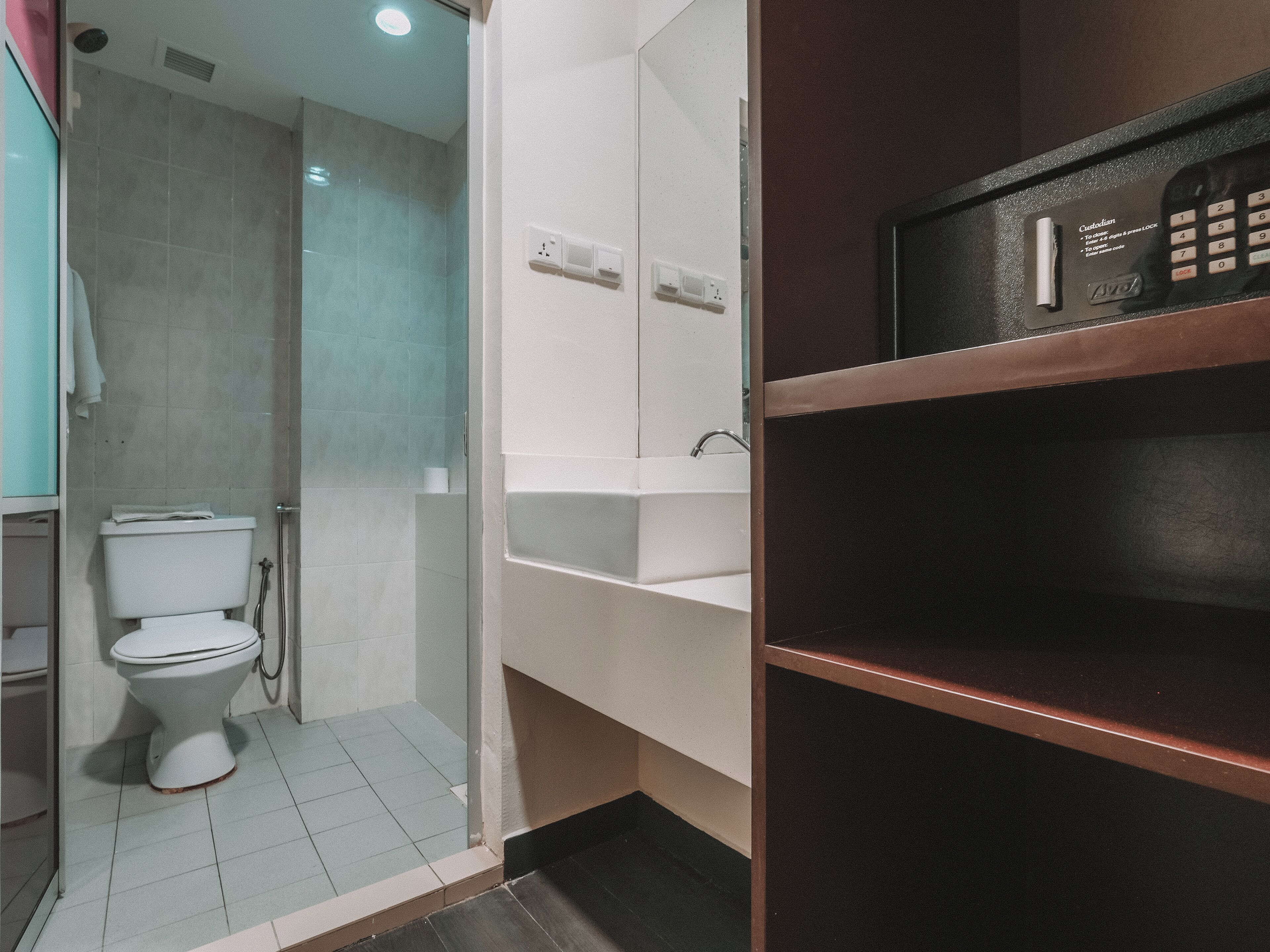 Photo - L Hotel at 51 Desker