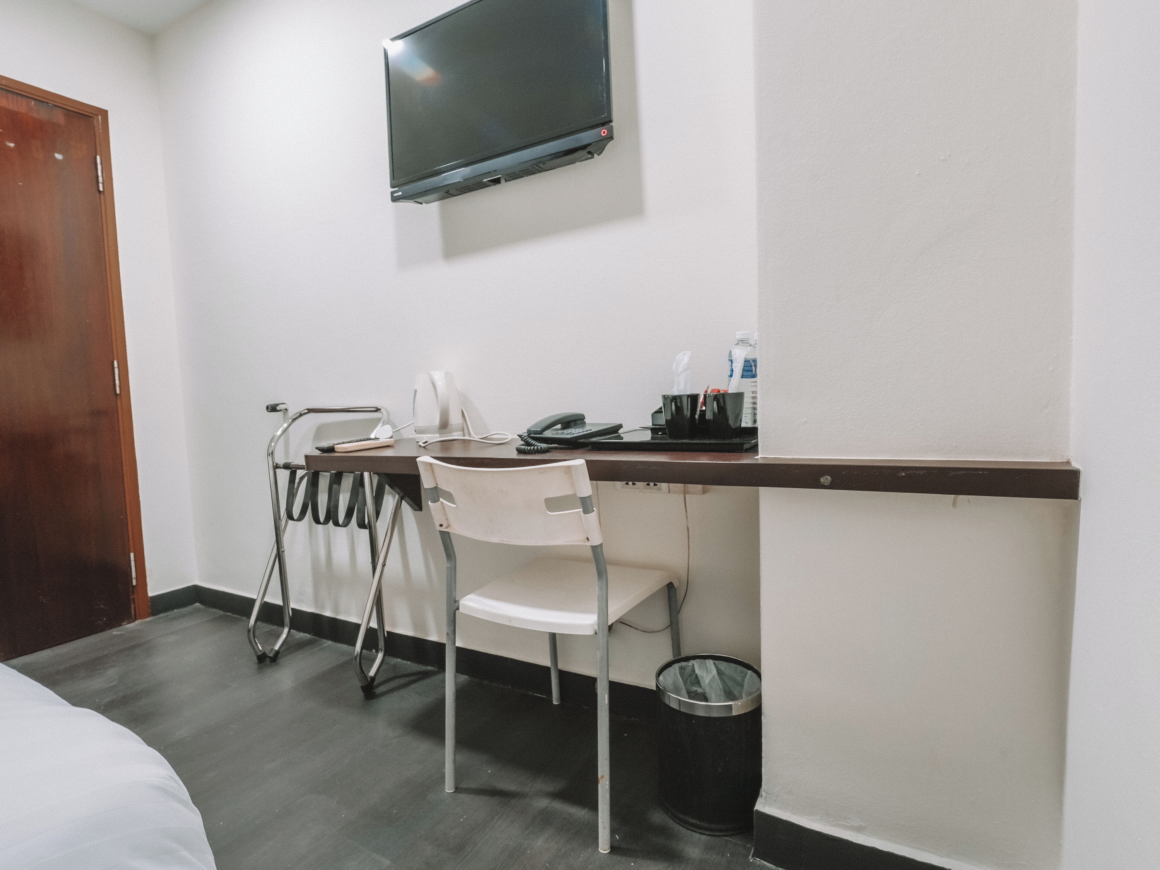 Photo - L Hotel at 51 Desker