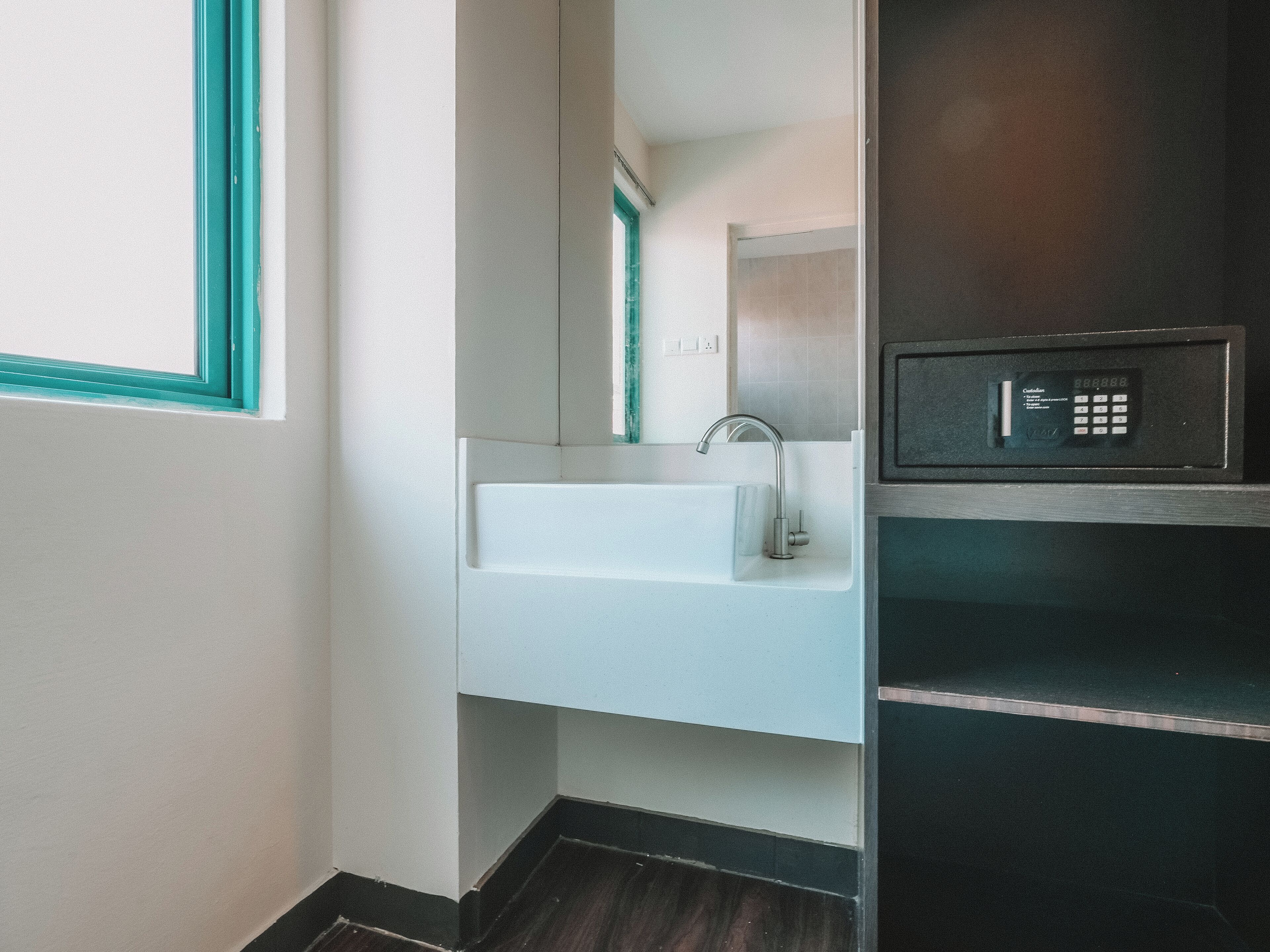 Photo - L Hotel at 51 Desker