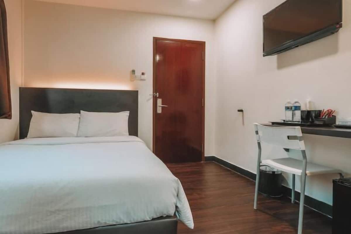 1 bedroom, in-room safe, desk, laptop workspace