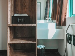 Coffres-forts dans les chambres, bureau