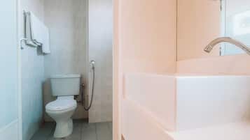 Deluxe Triple, Window | Bathroom | Shower, hair dryer, towels, soap