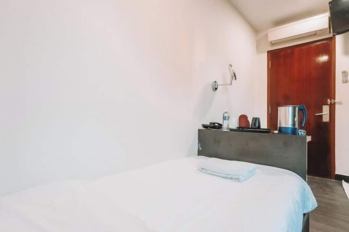 1 bedroom, in-room safe, desk, laptop workspace
