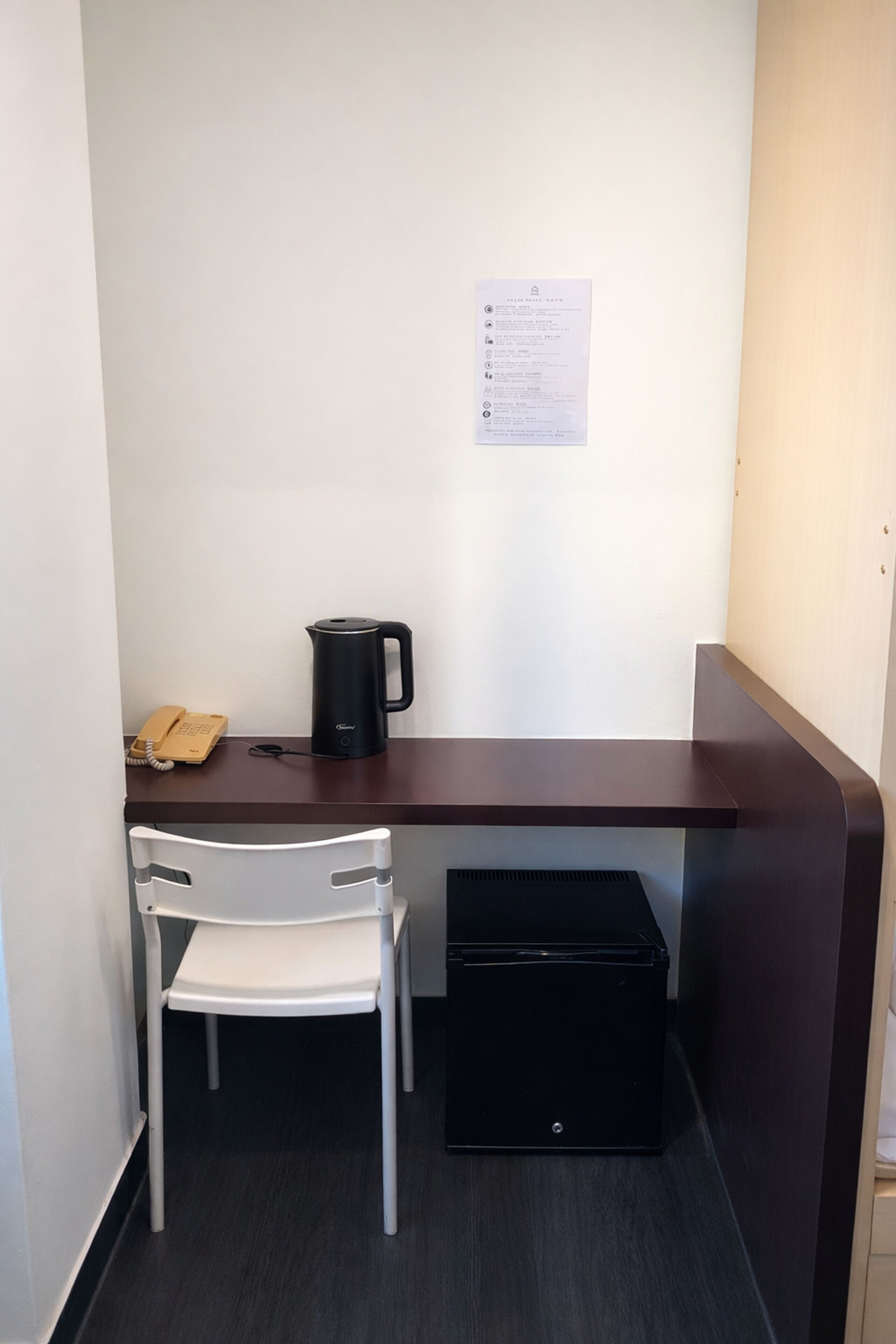 Photo - L Hotel at 51 Desker