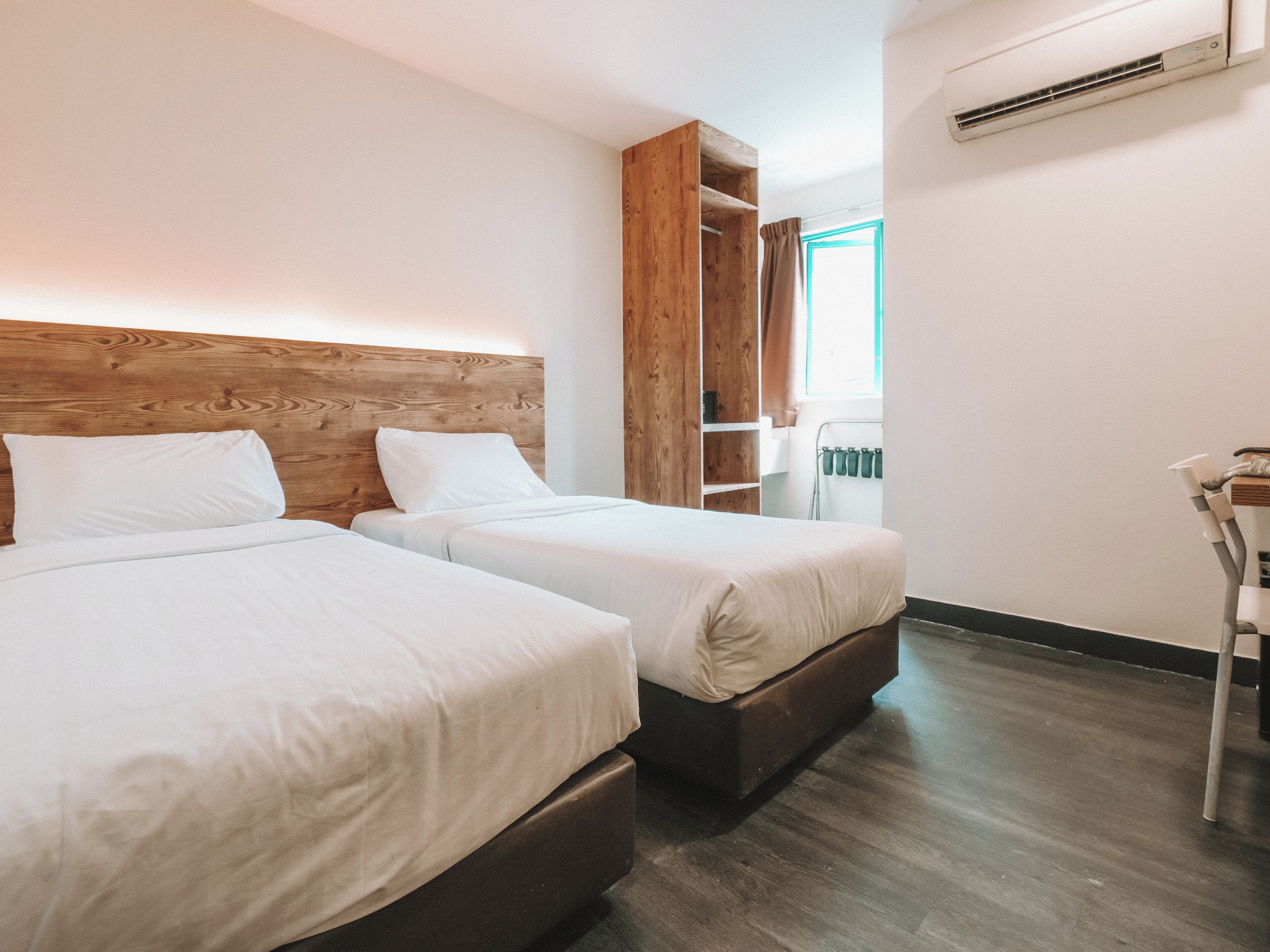 Photo - L Hotel at 51 Desker