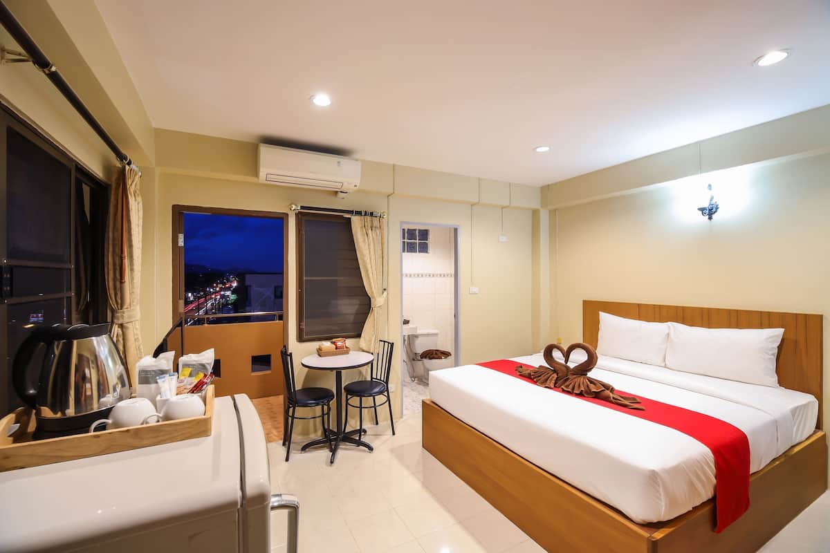 Superior Room | Desk, iron/ironing board, free WiFi, bed sheets